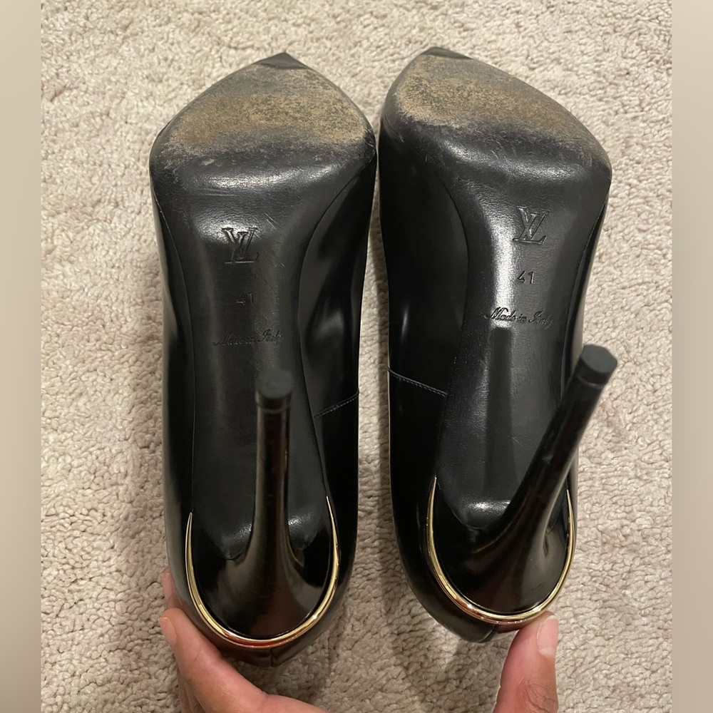 Louis Vuitton Black Pump - Picture 2 of 6
